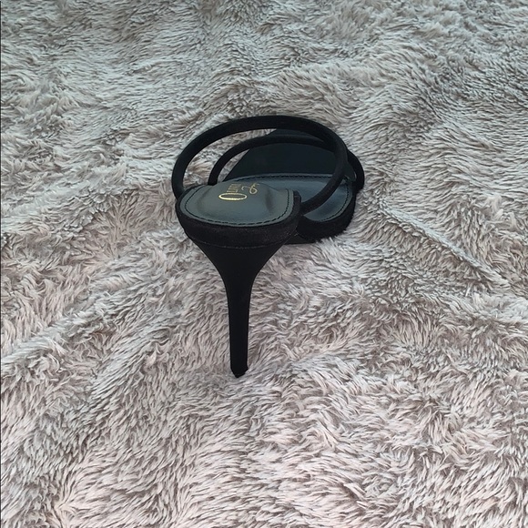 Black strappy high heels - Picture 4 of 4